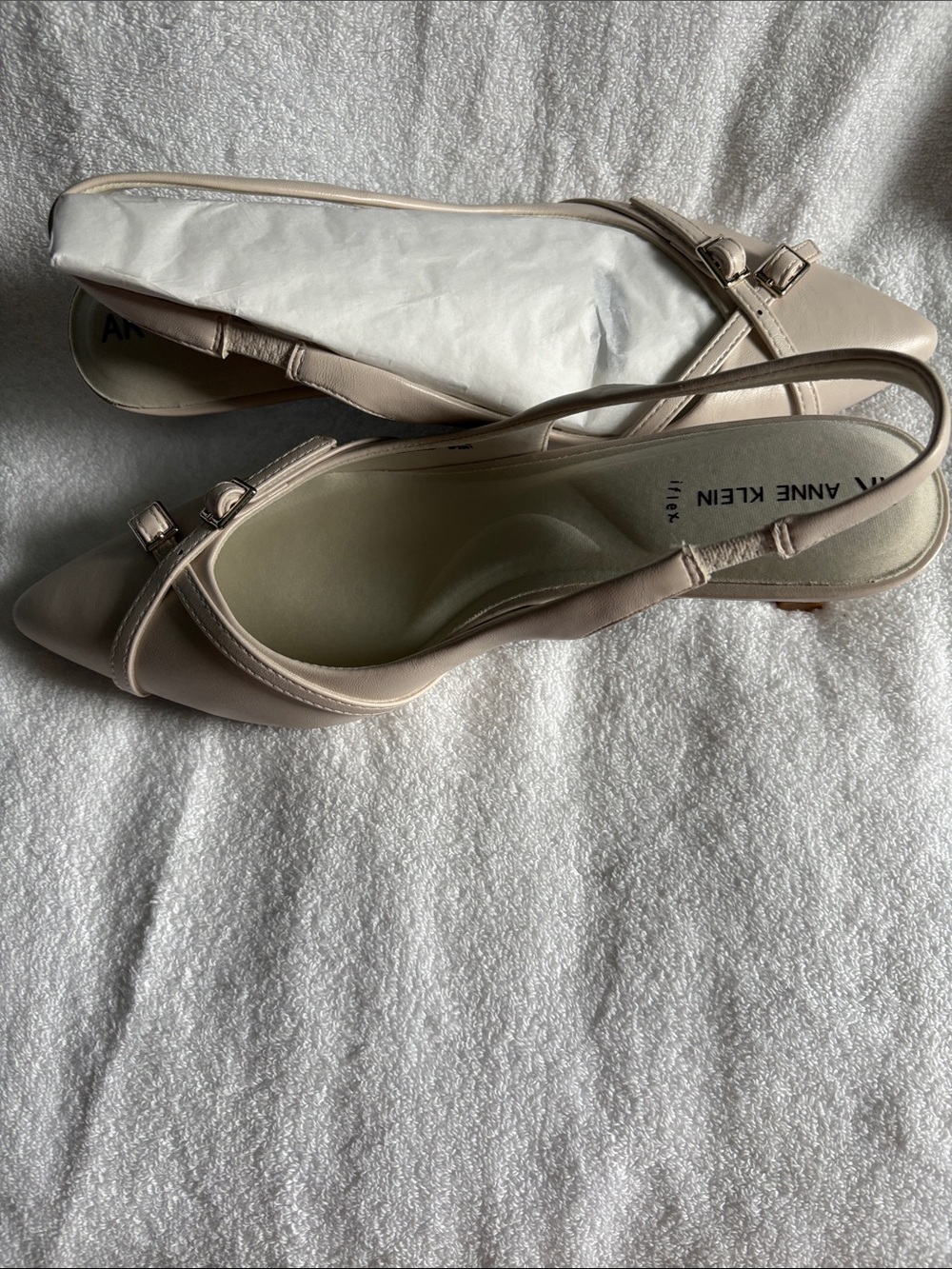 Anne Klein Blush Pointed-Toe Slingback kittty Heels